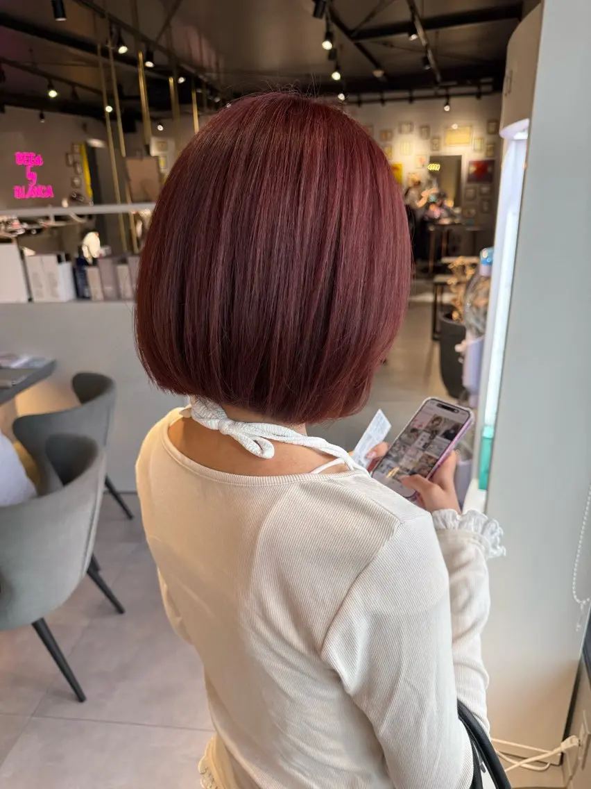 ショート カラー ブリーチ レッドカラー ヘアカラー MUTSUKI🥣 カラーモデル募集中のヘアスタイル