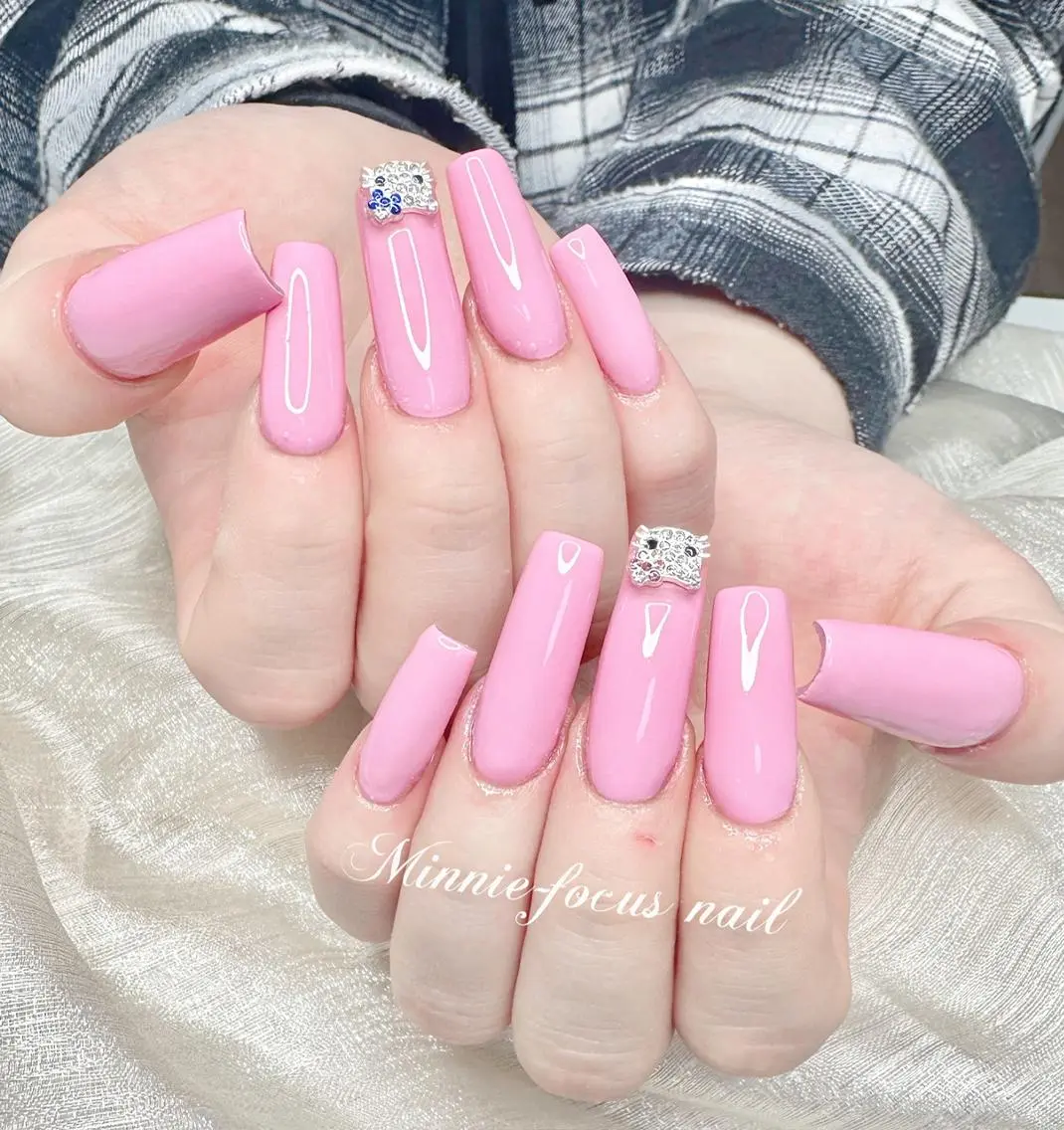 ネイル キラキラネイル ピンク スカルプネイル ワンホンネイル 🧸Luvia nail✨のネイルデザイン