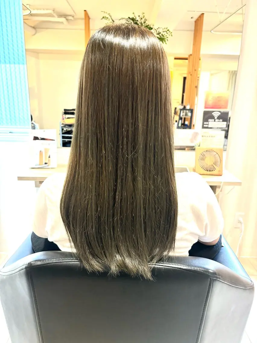 ロング カラー グレージュ オリーブグレージュ オリーブグレー 酒井 裕太郎のヘアスタイル