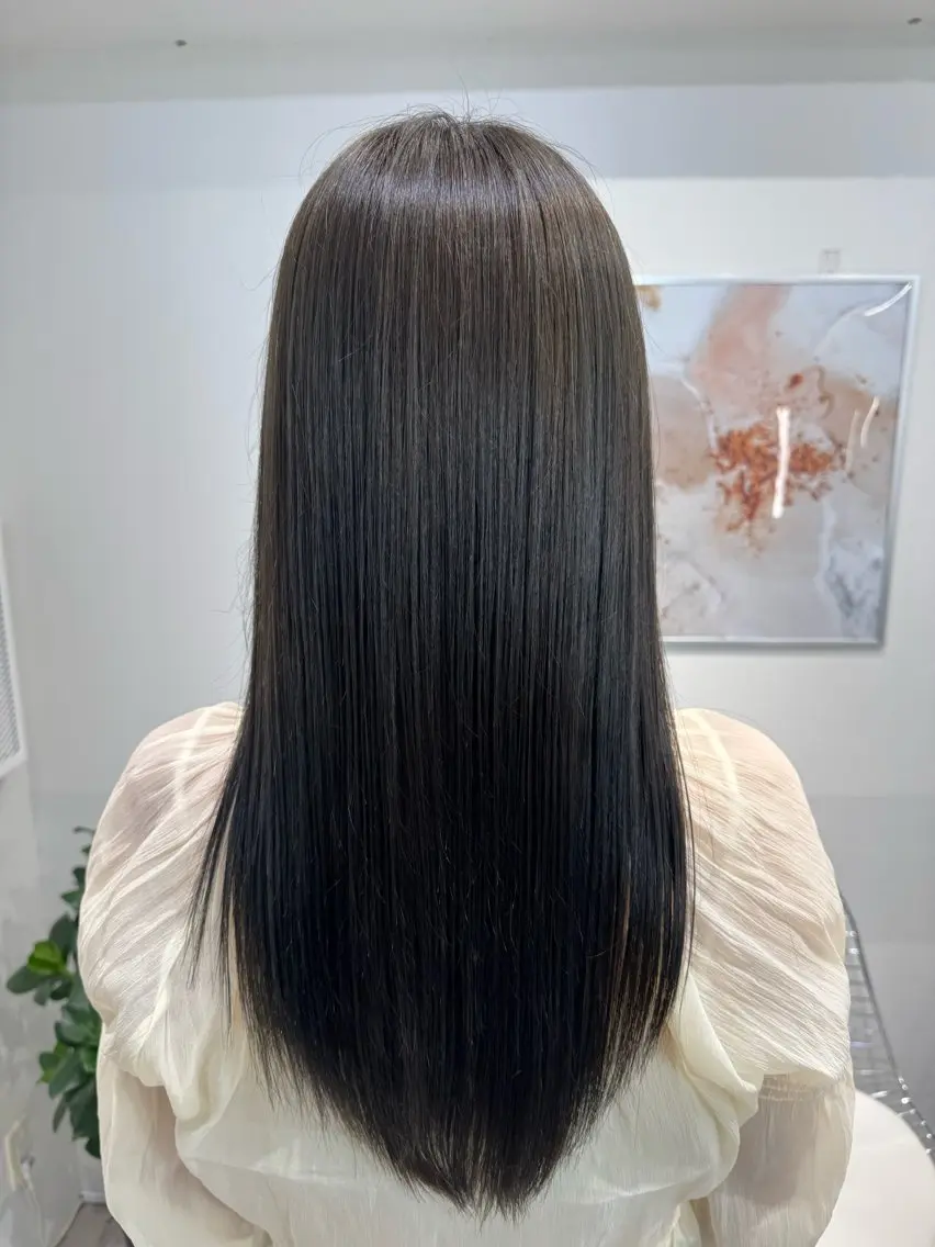 ロング ヘアカラー モデル支持率Ｎｏ．1 透明感グレージュのヘアスタイル