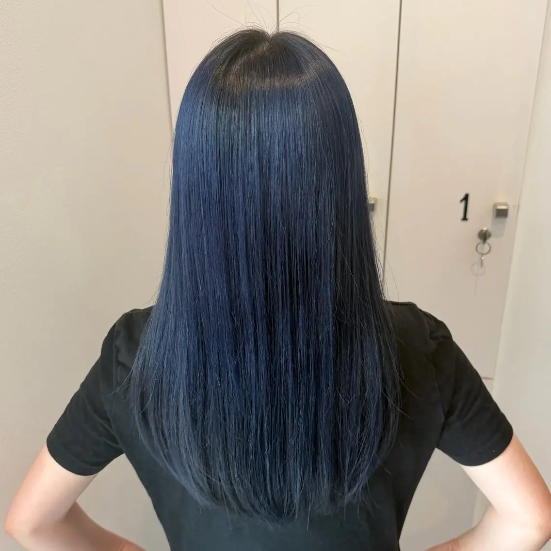 ロング カラー ブリーチ ネイビーカラー ヘアカラー Dia ‎ アキヨシ ミユのヘアスタイル