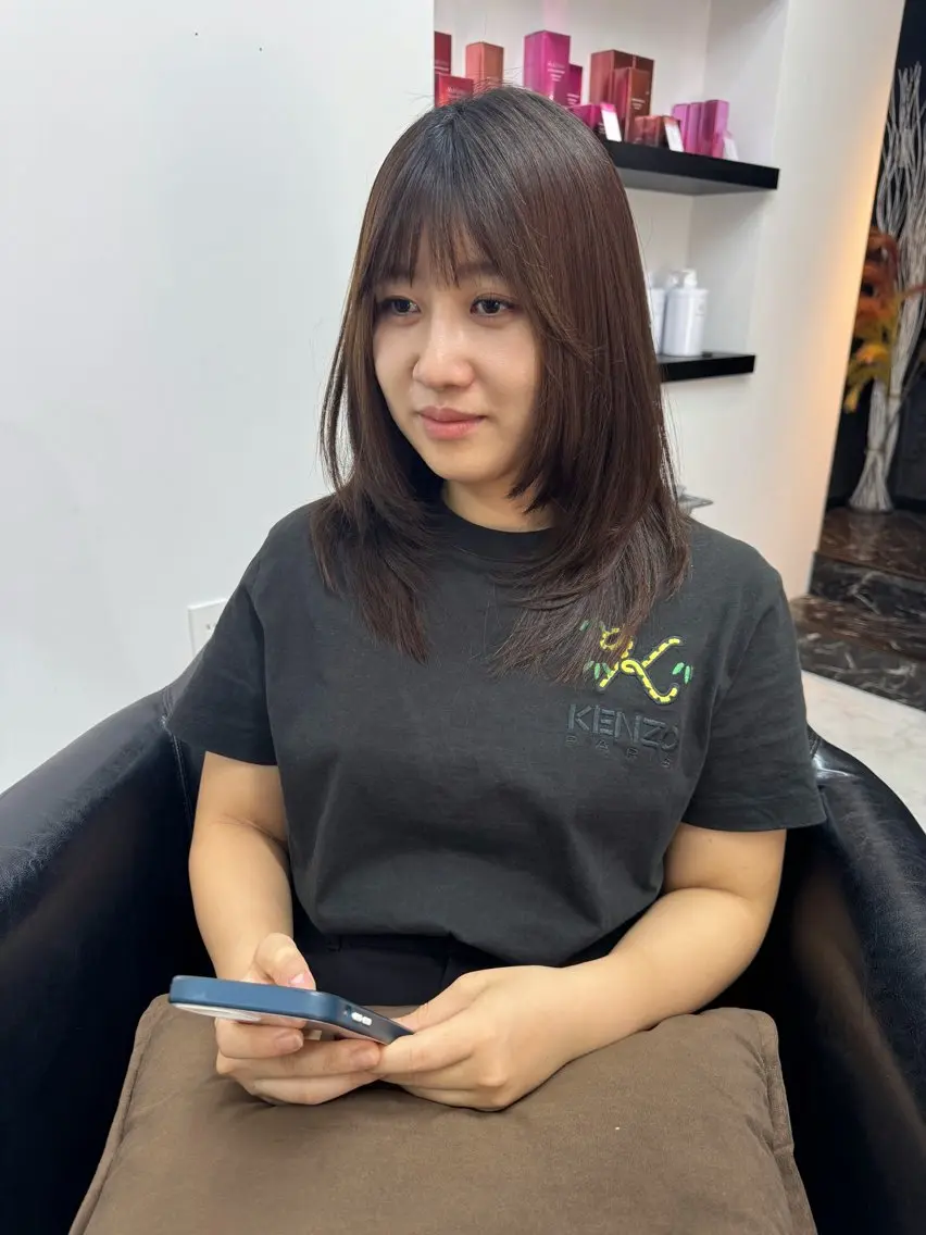 ミディアム ミディアムレイヤー レイヤーカット 櫻井 桃子のヘアスタイル