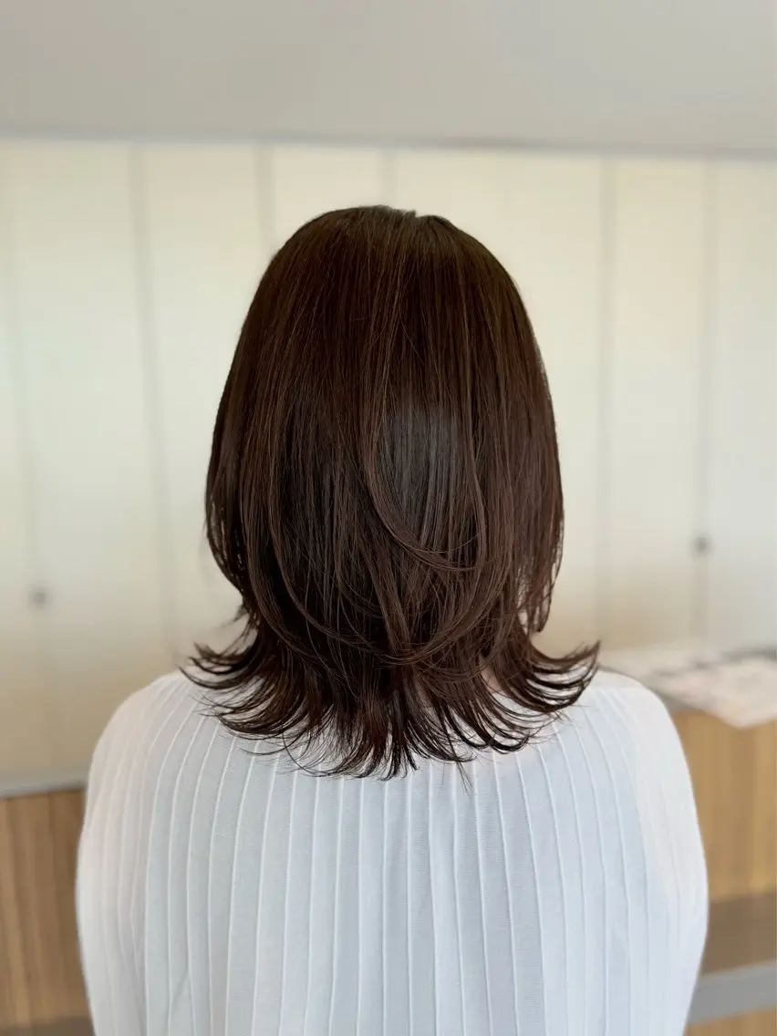 ミディアム レイヤーカット 外ハネヘア カット 中西 リナのヘアスタイル