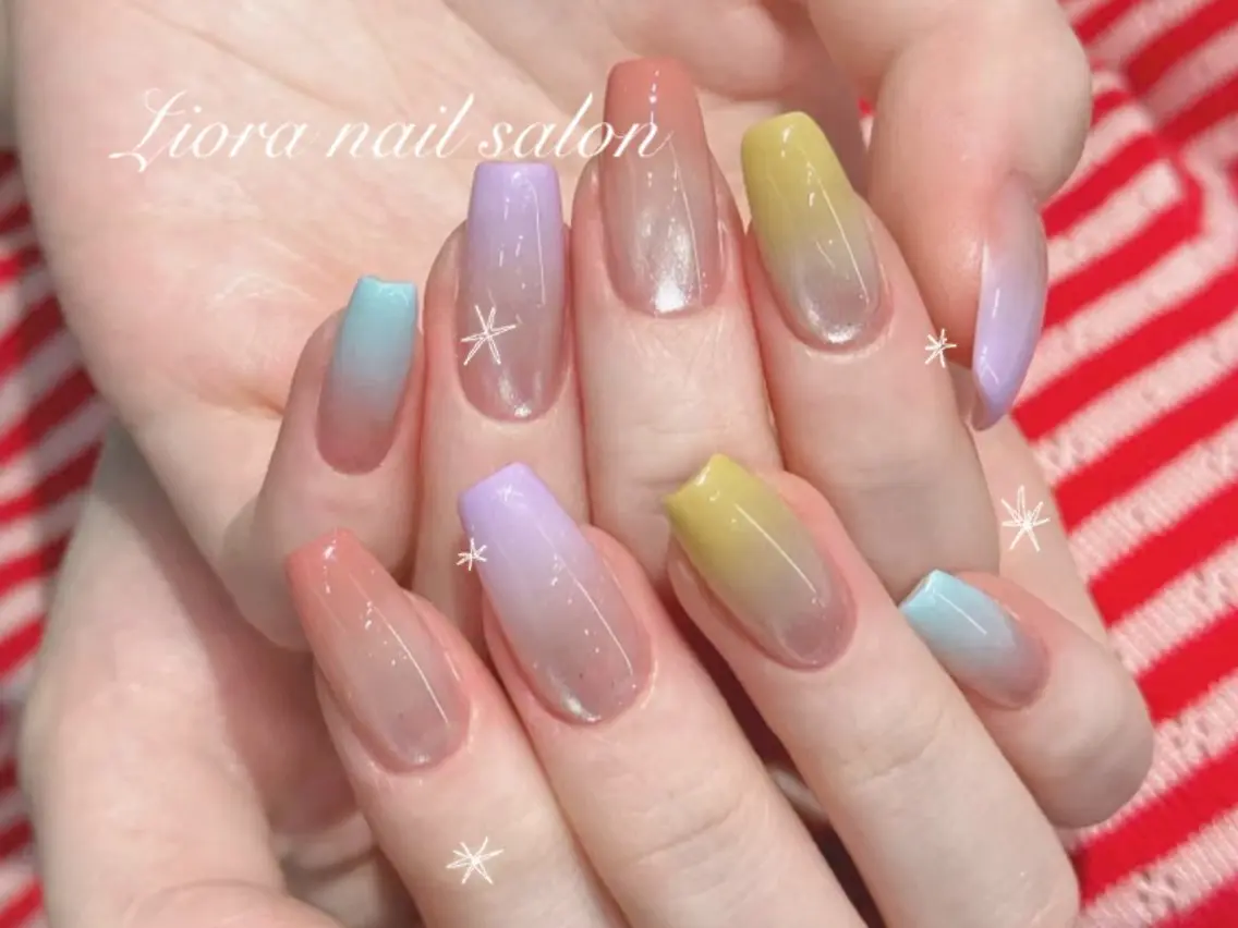 ネイル フレンチネイル ジェルネイル ガーリー グラデーション キラキラネイル ハンドネイル JUN Lioraネイルのネイルデザイン