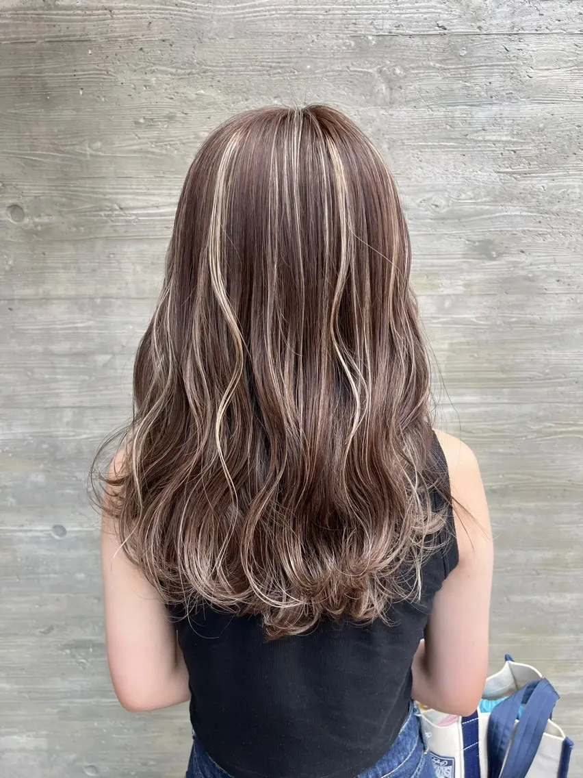 セミロング カラー カット ヘアカラー トリートメント mana .のヘアスタイル