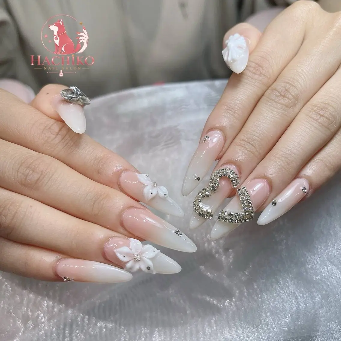 ネイル チークネイル クリアネイル ガーリー キラキラネイル 韓国ネイル ハンドネイル Hachiko Nail Salonのネイルデザイン