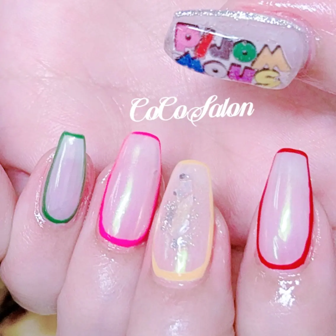ネイル オーロラネイル ジェルネイル グリーン キラキラネイル ミラーネイル ハンドネイル CoCoSalon ネイル/まつ毛予約のネイルデザイン