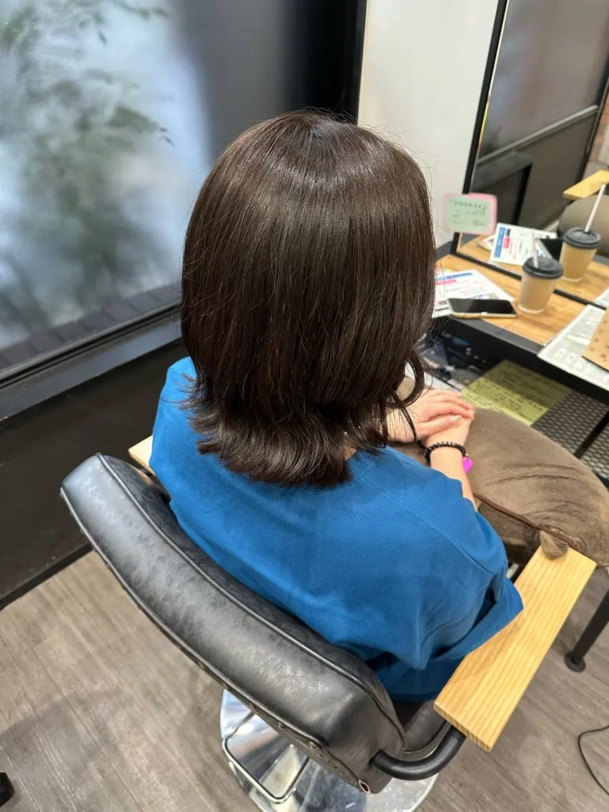 ミディアム カラー アッシュ オリーブアッシュ 艶髪レイヤー上田 紗也🇰🇷💗のヘアスタイル