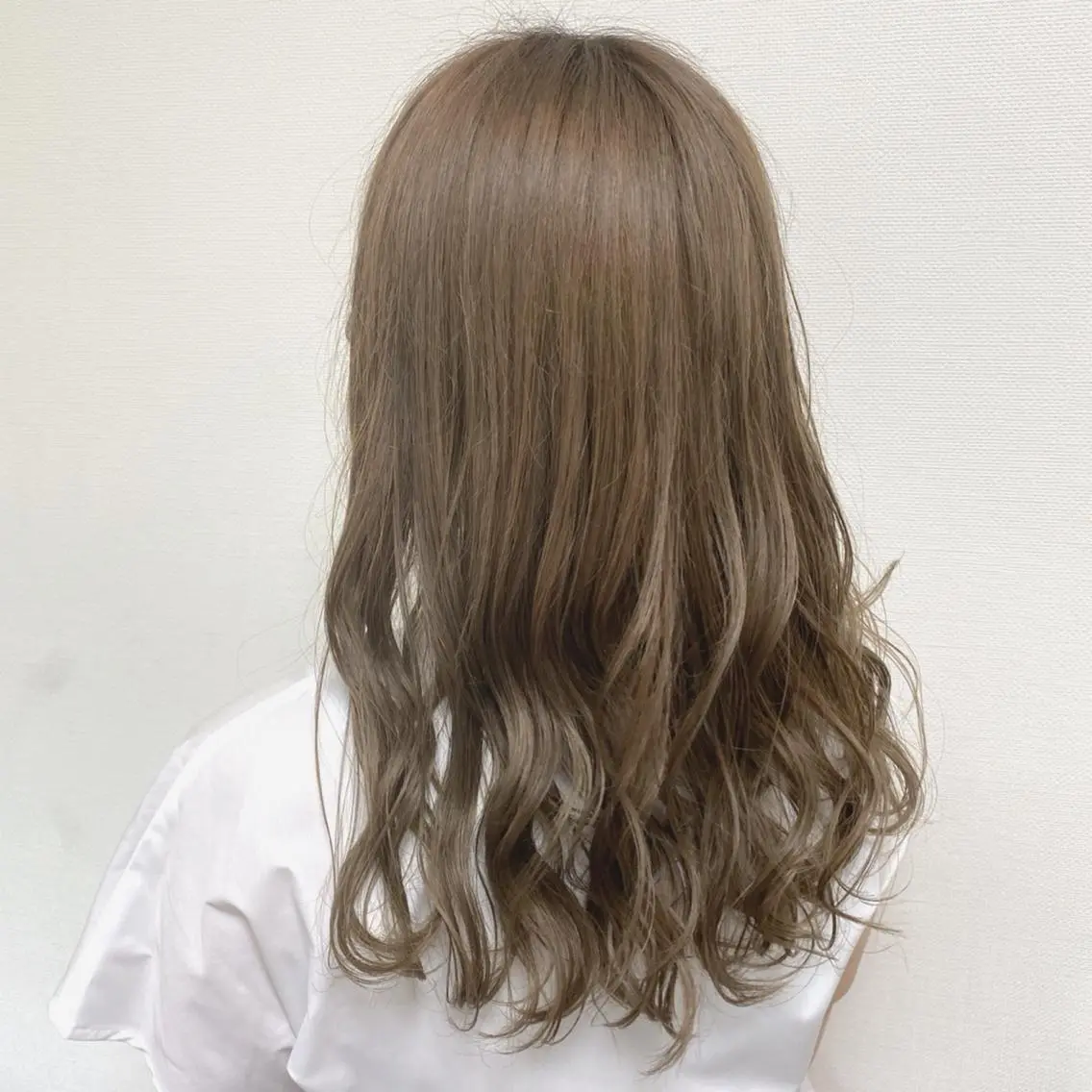 セミロング カラー ベージュカラー ヘアカラー トリートメント ブリーチなしWカラー メンズカット✨ワタベのヘアスタイル