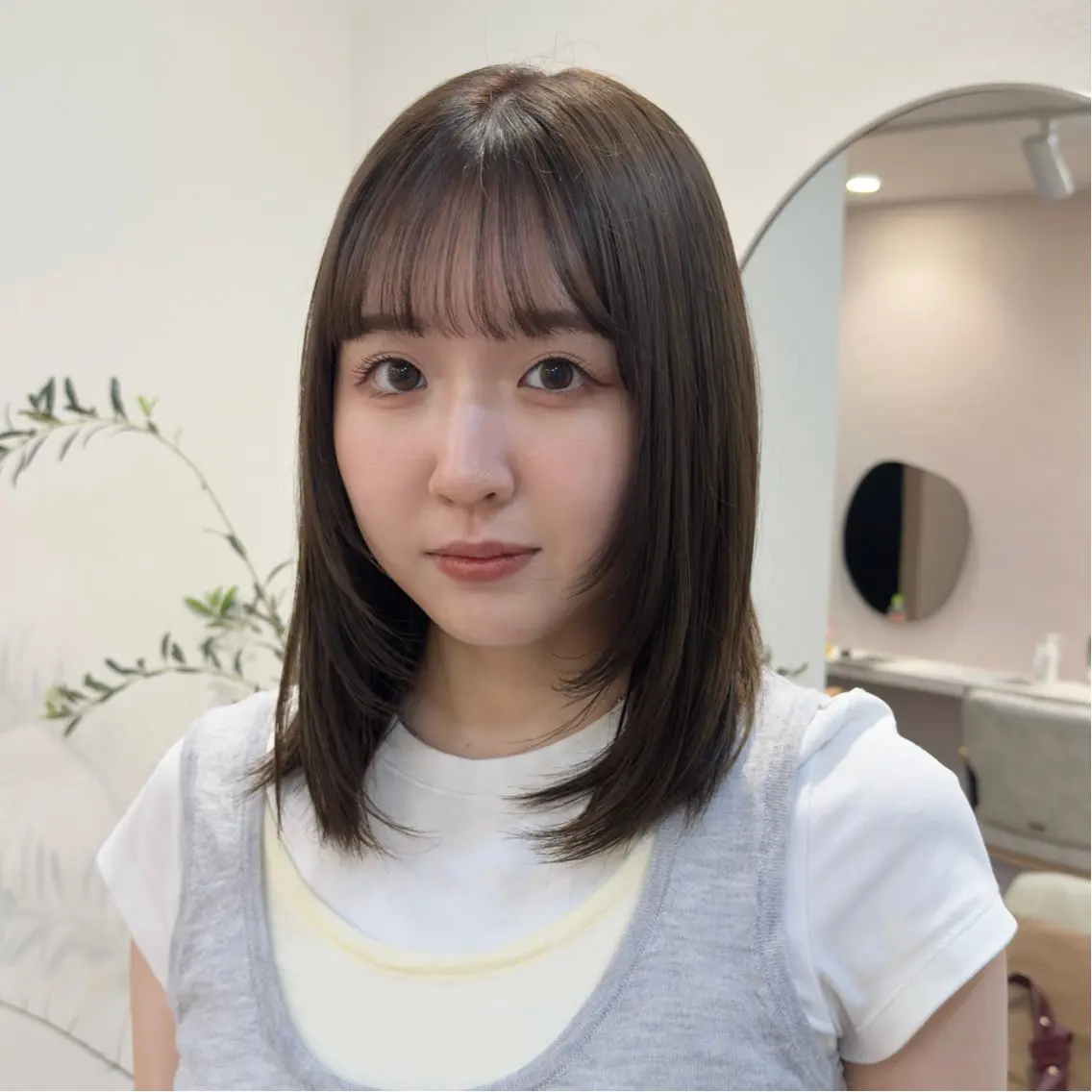 ミディアム カラー アッシュ アッシュブラウン ブラウンカラー コバヤシ マヒロ🎀のヘアスタイル