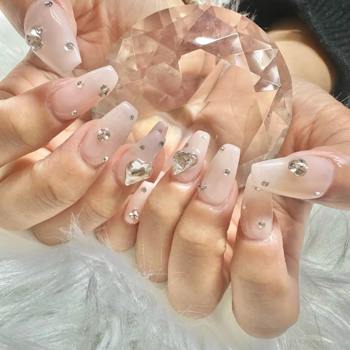 ネイル ドット キラキラネイル 韓国ネイル シンプルネイル ワンホンネイル 🤎CHARME NAIL🤎のネイルデザイン