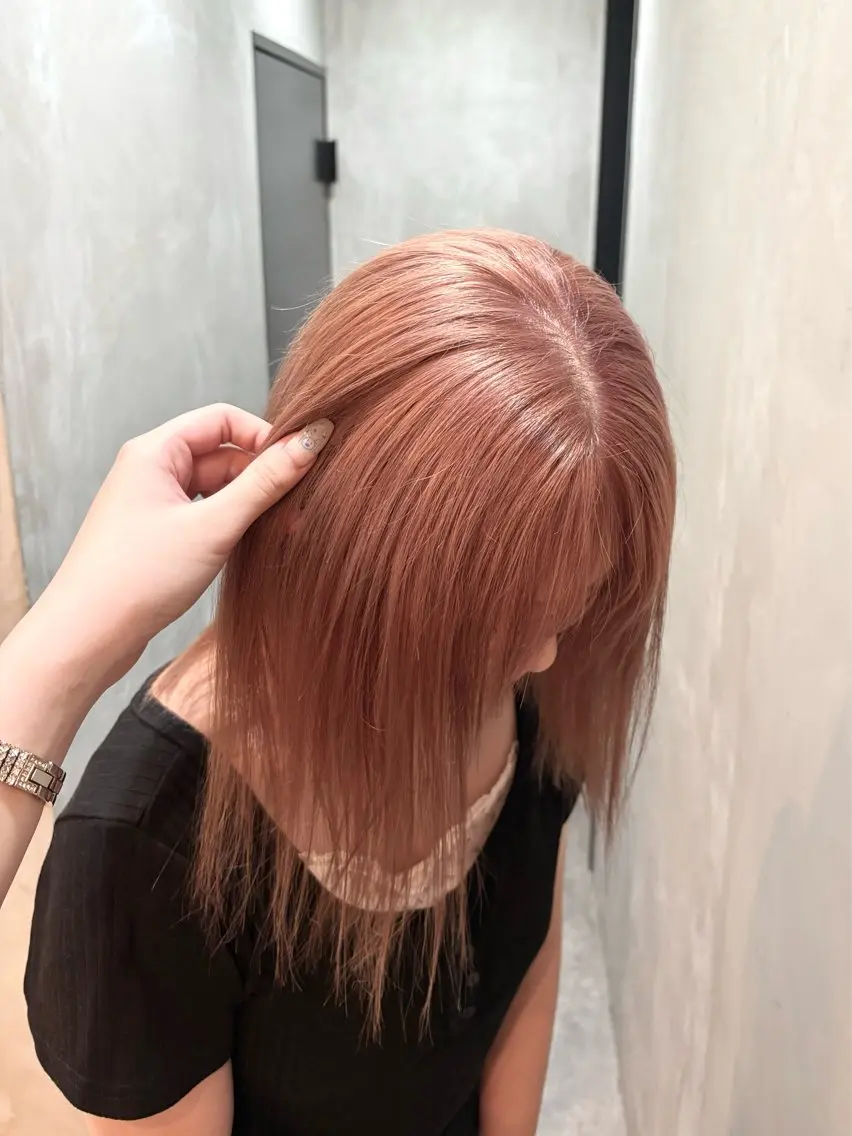 セミロング ヘアカラー c h i h i r oのヘアスタイル