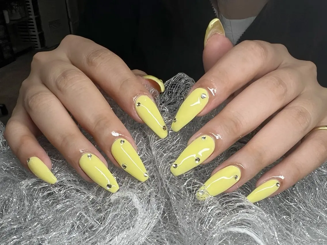 ネイル 長さ出し フットネイル フレンチネイル ジェルネイル 韓国ネイル ハンドネイル More Glam 池袋東口店のネイルデザイン