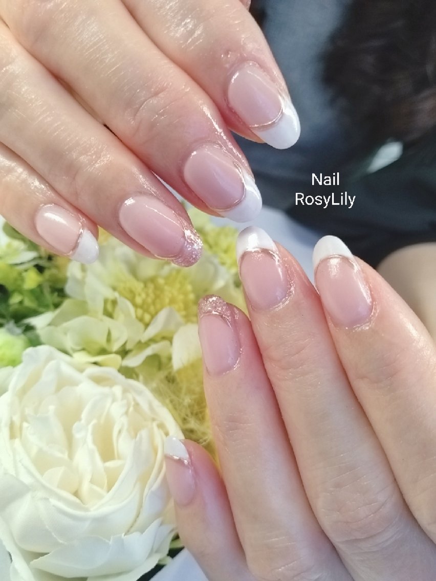 ネイル フレンチネイル ミラーネイル 持ち込み ホワイト プライベートサロン Rosy Lilyのネイルデザイン