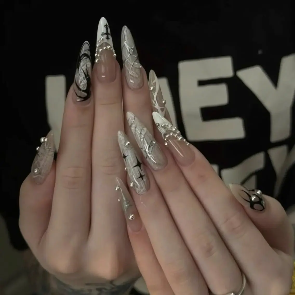 ネイル ジェルネイル 韓国ネイル ロングネイル スカルプネイル シルバー ハンドネイル Umee Nailのネイルデザイン