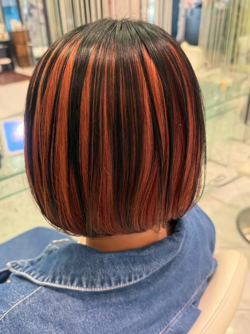 ショート カラー ブリーチ 白髪ぼかしハイライト ⭐️こばやしみかのヘアスタイル