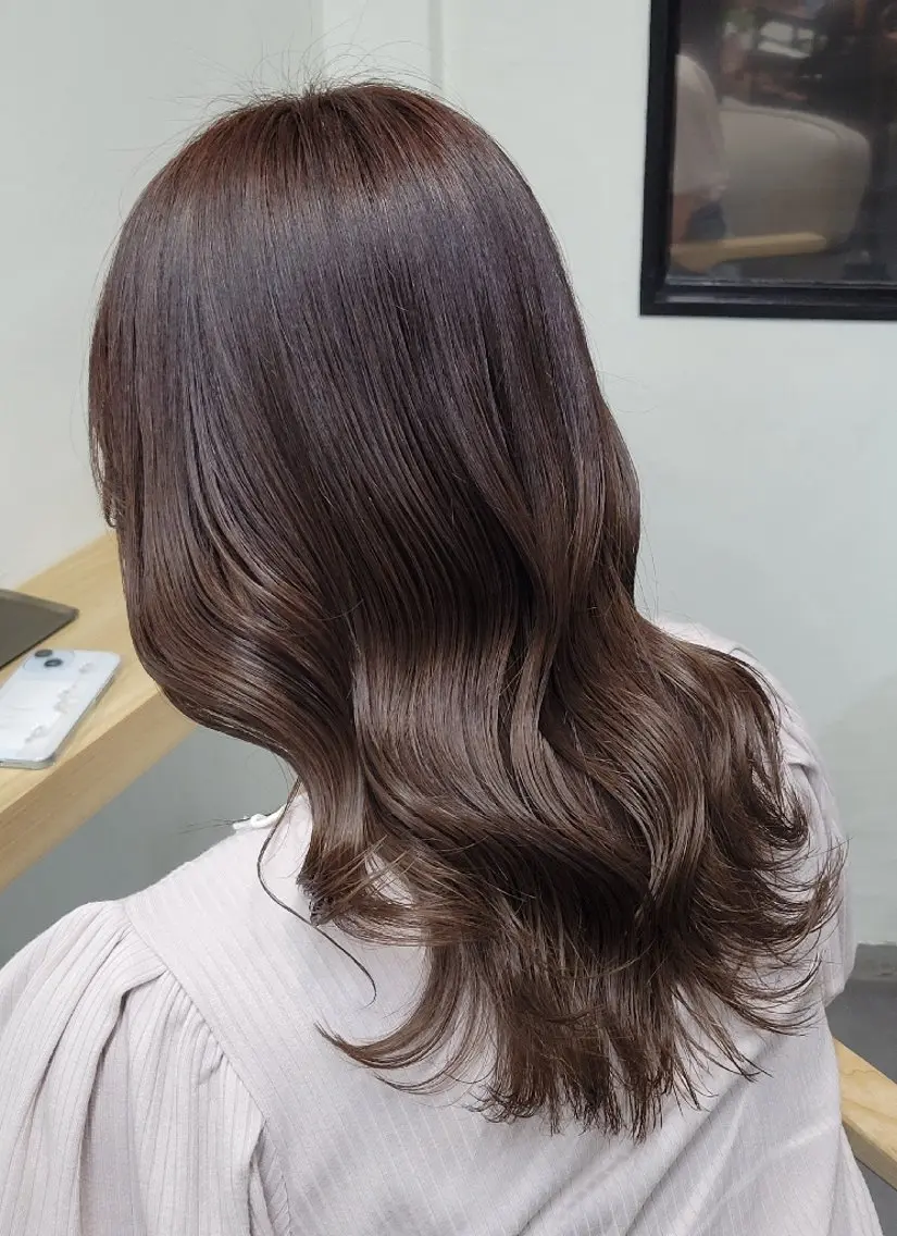 セミロング カラー ブラウンカラー マロンブラウン 透明感🫧艶カラー✨ レイヤー✂渡辺祐輔のヘアスタイル