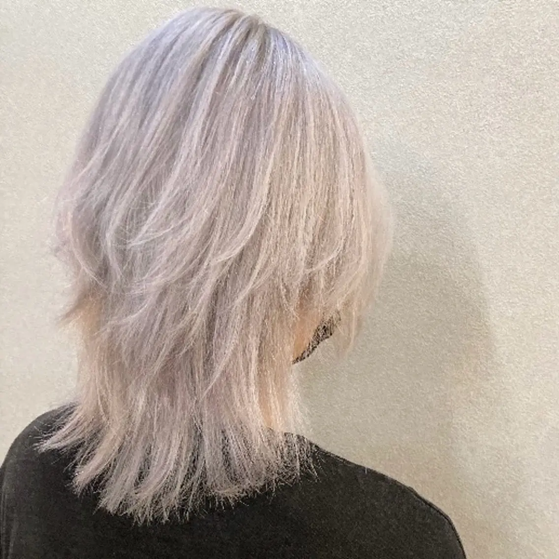 ミディアム カラー ブロンド ホワイトブロンド ヘアカラー 前田 知輝のヘアスタイル