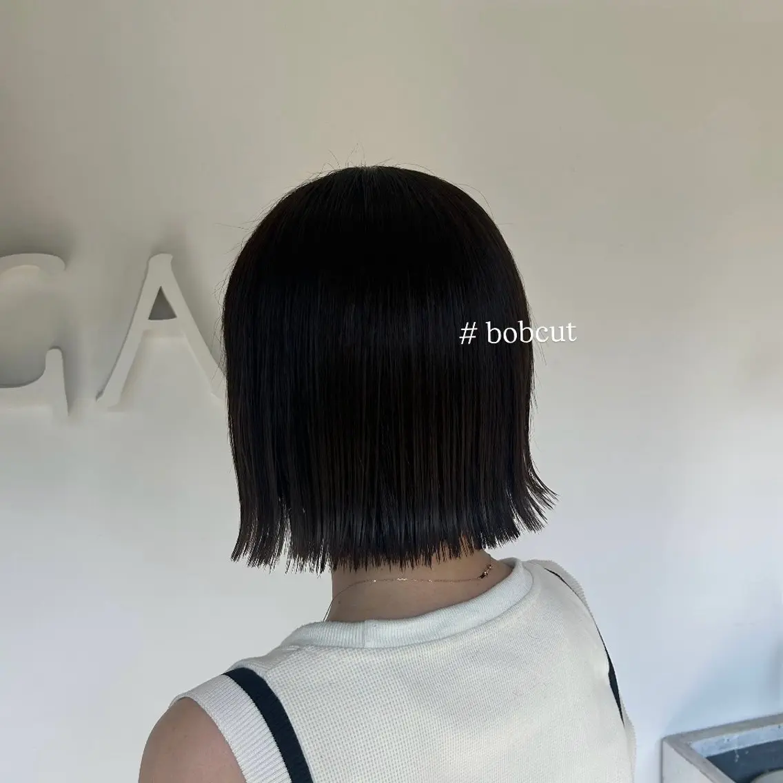 ショート 切りっぱなしボブ ボブ mei/ オリーブ/縮毛矯正のヘアスタイル