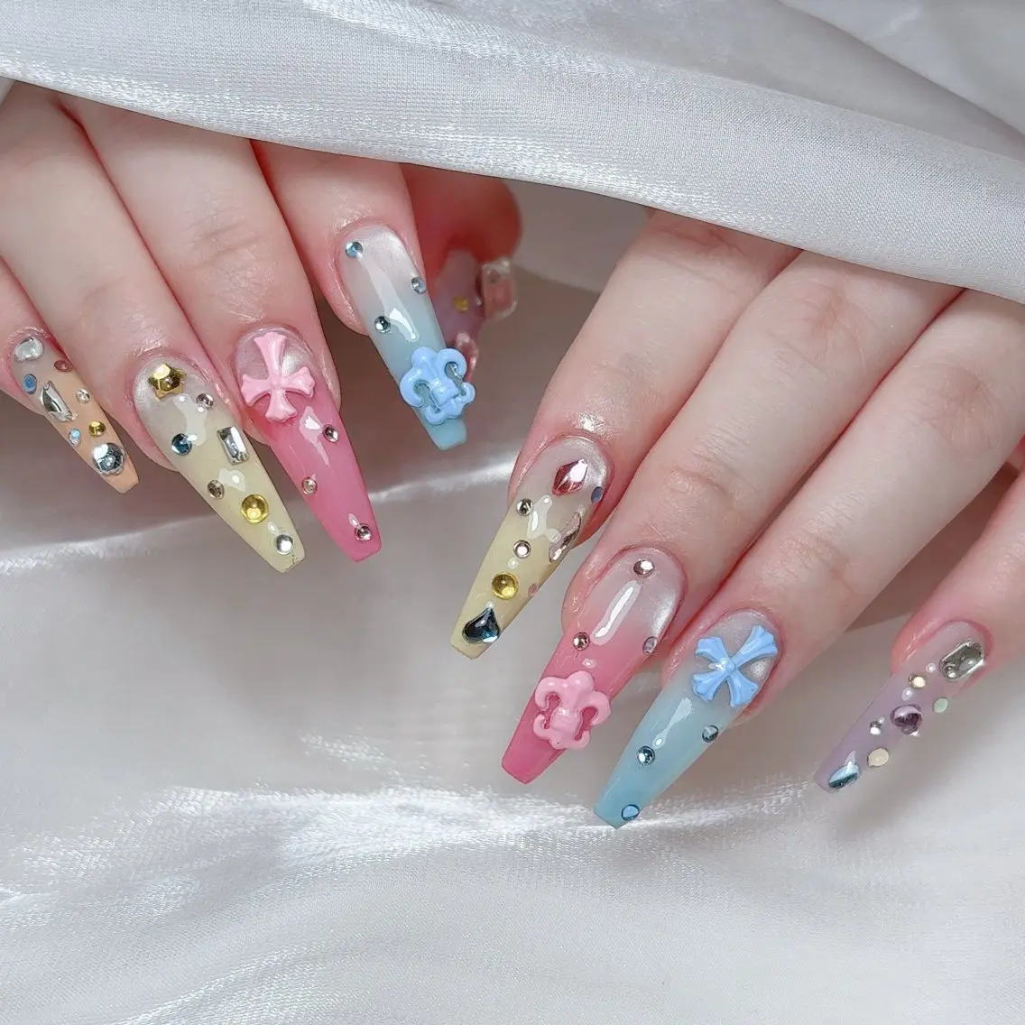 ネイル 🎀M nails✨ ビューティーのネイルデザイン