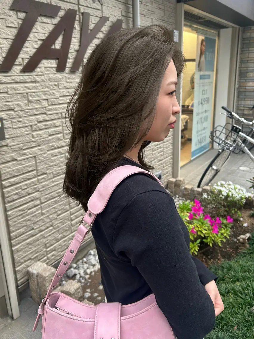 ミディアム カラー カット ヘアカラー 三富 陽菜のヘアスタイル
