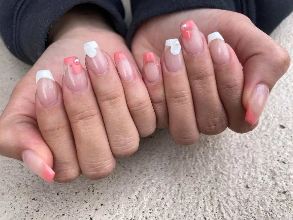 ミディアム ネイル ハンドネイル ✴︎ Delightのネイルデザイン
