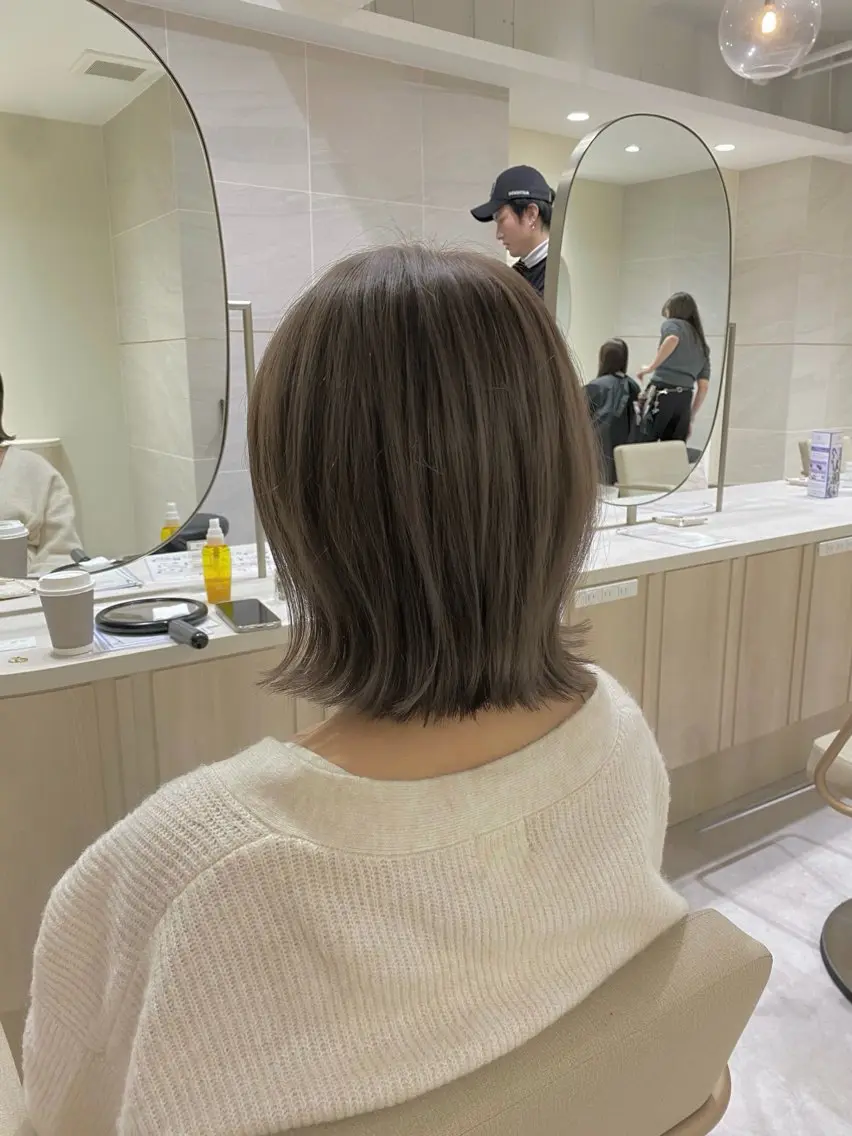 ショート カラー グレージュ カーキグレージュ ボブ 外ハネヘア カット ヘアカラー 透明感カラー🌿 グレージュ🐺陽介のヘアスタイル