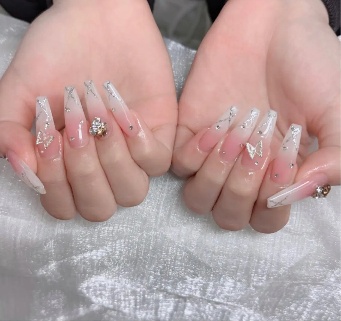 ネイル オーロラネイル フレンチネイル ジェルネイル ハロウィン キラキラネイル ハンドネイル H.baby Nail Salonのネイルデザイン
