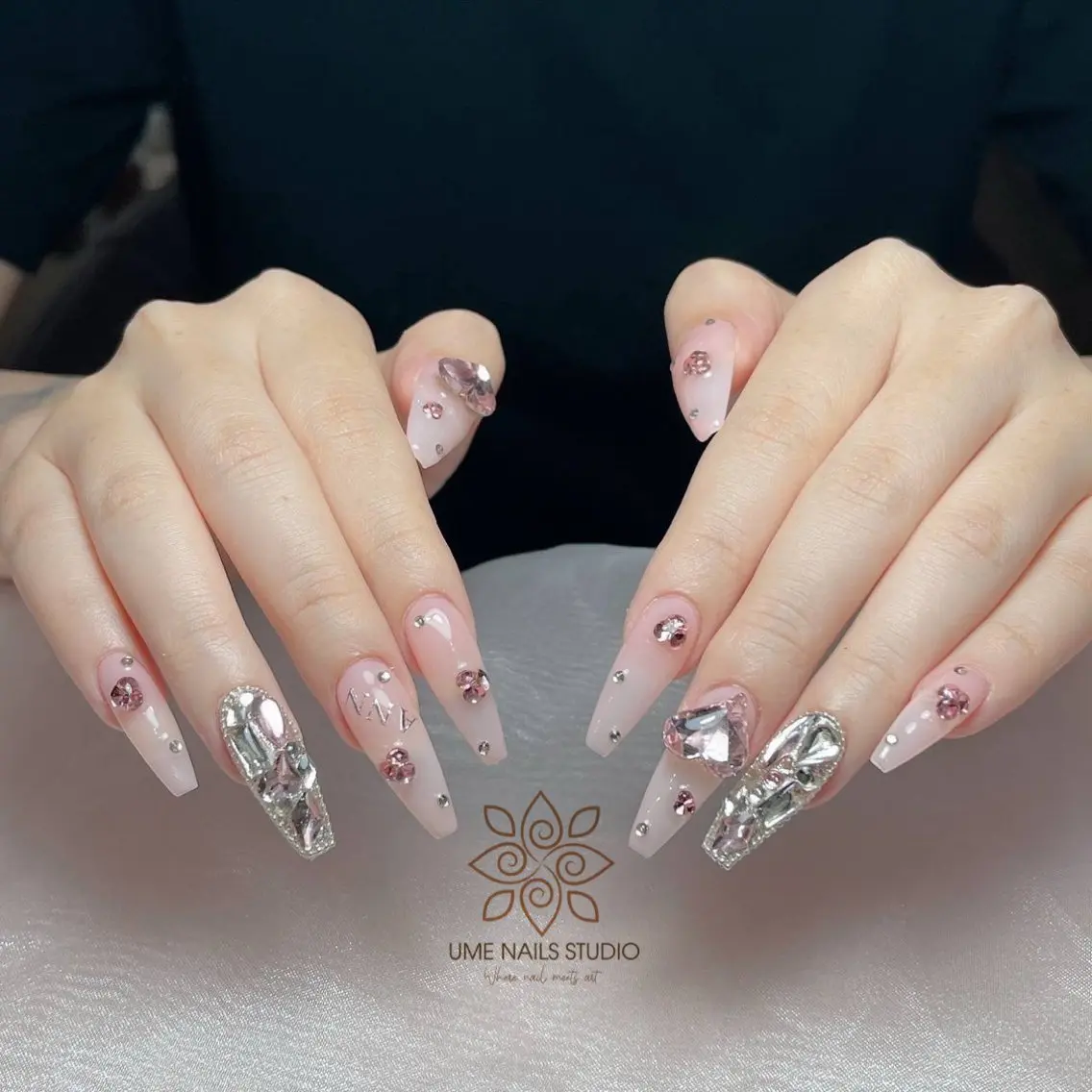 ネイル チークネイル クリアネイル ガーリー キラキラネイル 韓国ネイル Ume Nail Studioのネイルデザイン