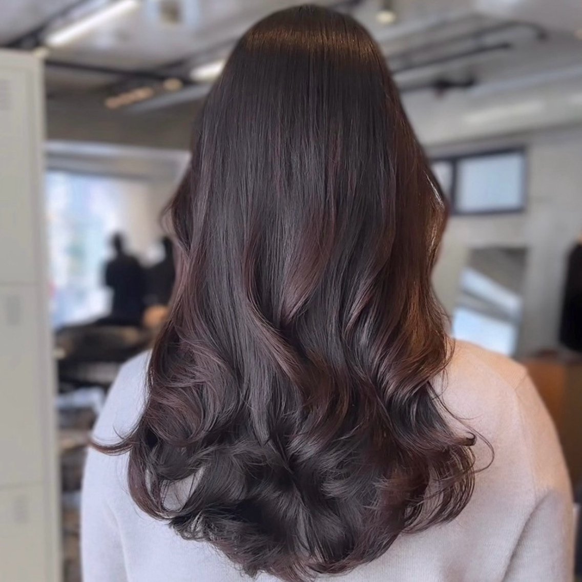 ミディアム パーマ カット パーマ トリートメント ウルフ/レイヤーカッ ト/ハッシュカットのヘアスタイル