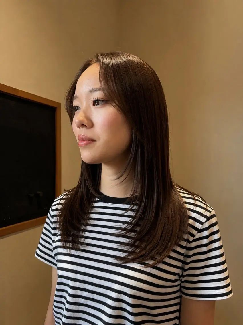 ミディアム 顔まわりレイヤー レイヤーカット カット ヘアカラー 間城 樹里のヘアスタイル