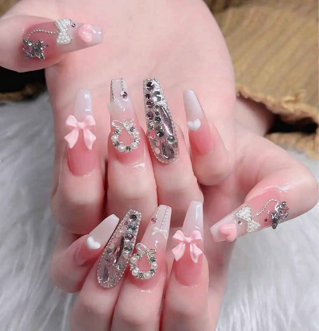 ネイル チークネイル フレンチネイル キラキラネイル 韓国ネイル マグネットネイル ハンドネイル Chibi h.babynailのネイルデザイン