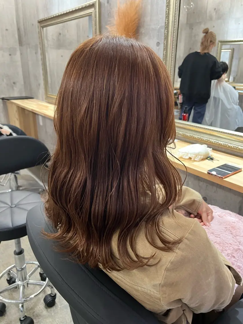セミロング オレンジブラウン カット ヘアカラー loup yunaのヘアスタイル