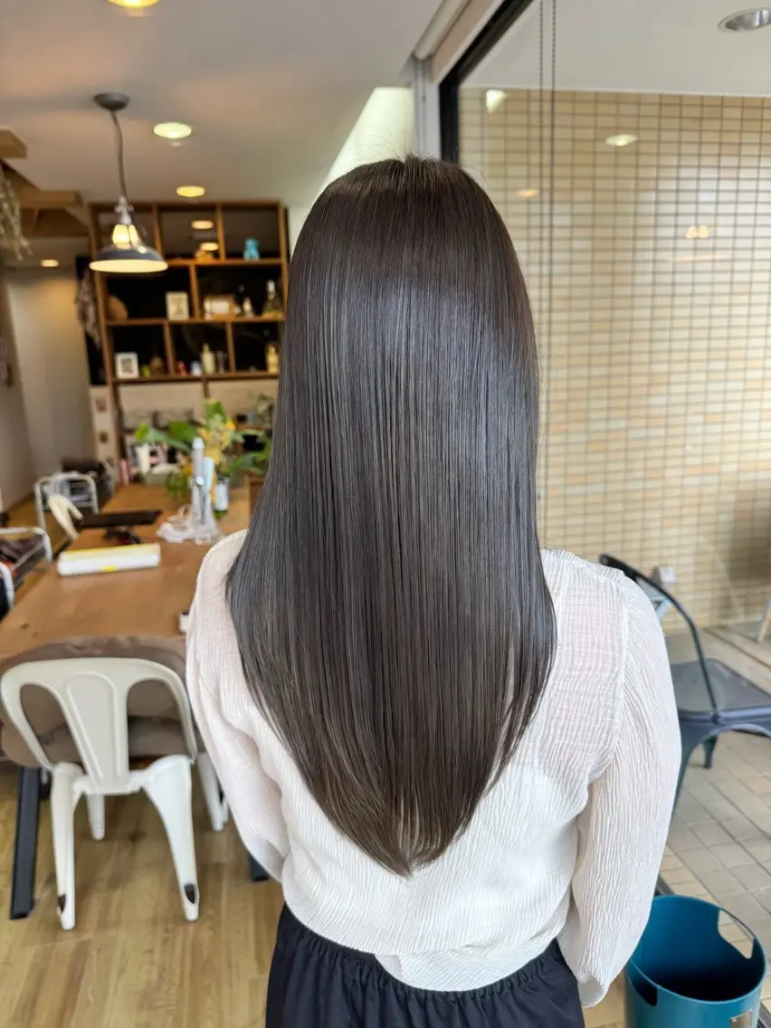 ロング カラー ブリーチ グレージュ ヘアカラー トリートメント ツキダテ ユイのヘアスタイル