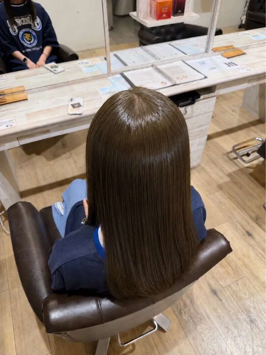 ロング カラー ベージュカラー オリーブベージュ ヘアカラー 大石 佳凜のヘアスタイル