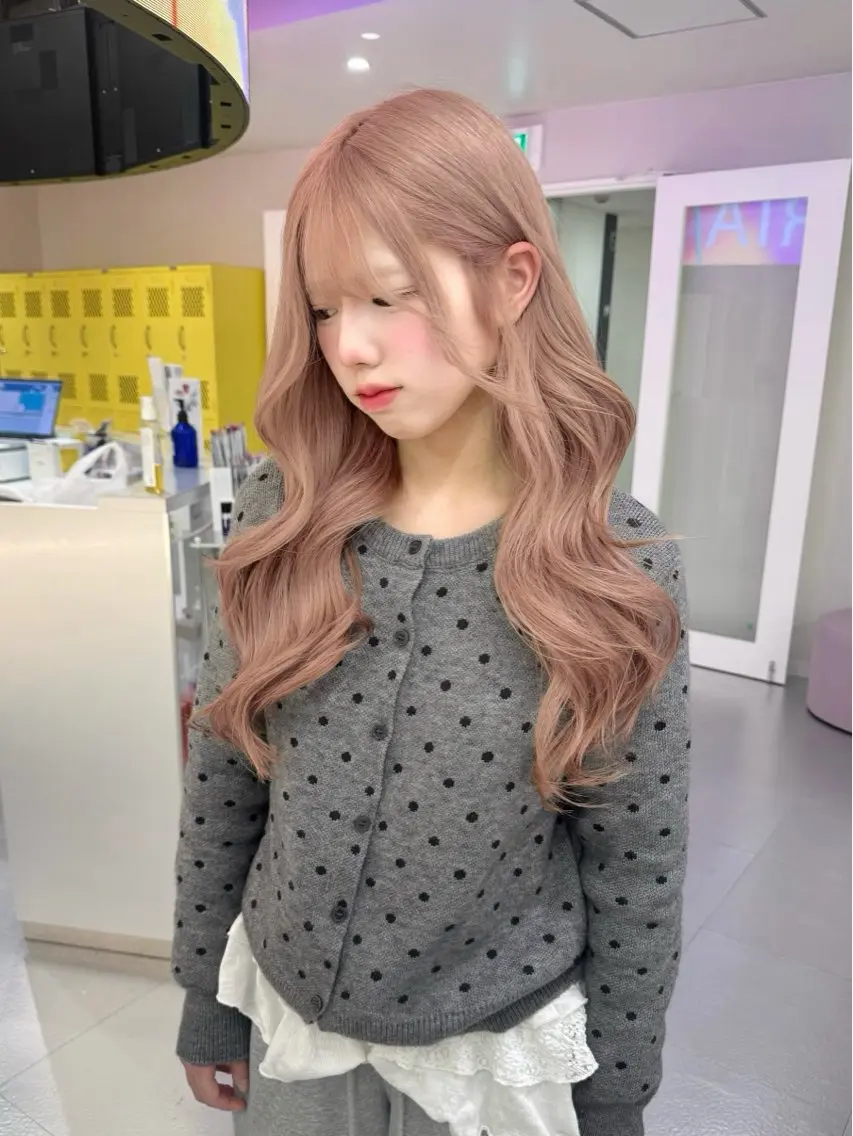 ロング カラー ピンクカラー ヘアカラー RIHO🎀栄 ハイトーン×顔周りのヘアスタイル