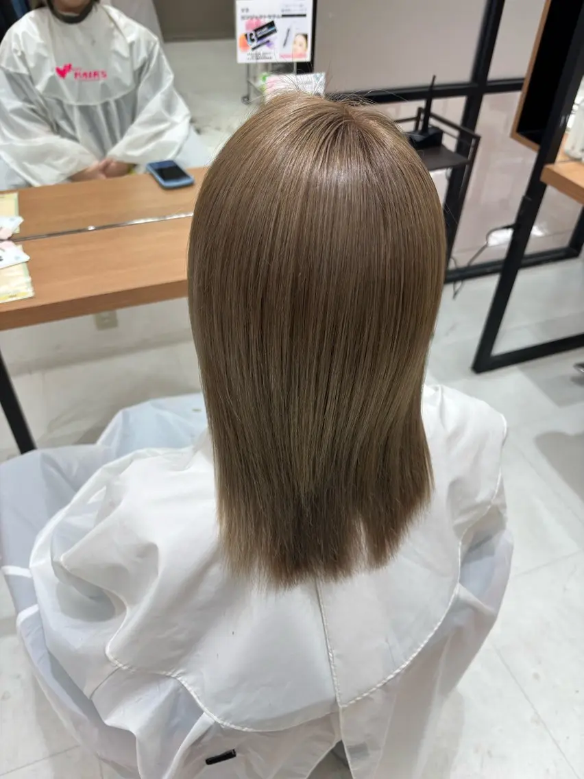 セミロング カラー ダブルカラー ヘアカラー トリートメント 岡崎 春希のヘアスタイル