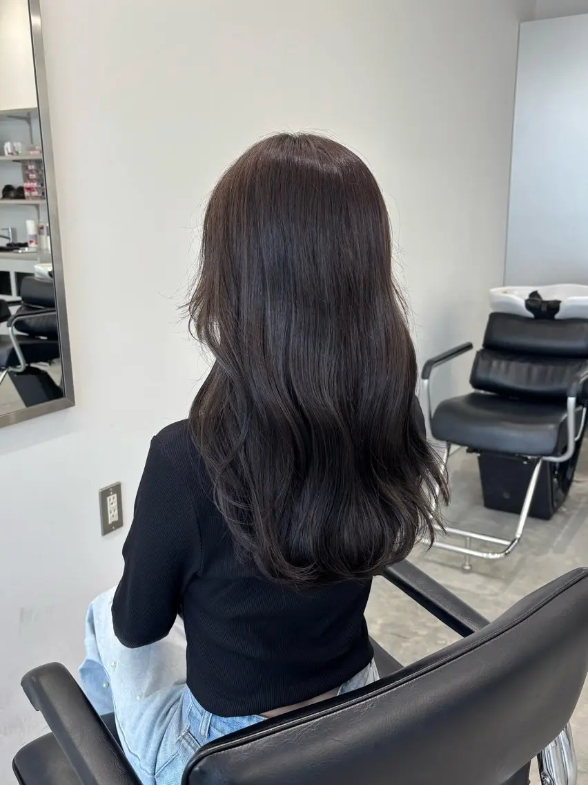 セミロング カラー 鶴町 桃香のヘアスタイル