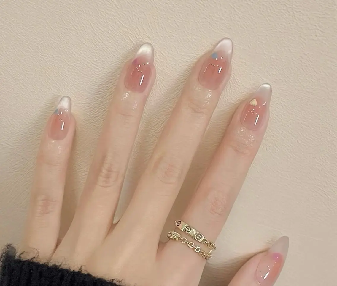 ネイル チークネイル 長さ出し フラワーネイル フレンチネイル ガーリー sun nail池袋 モデル募集のネイルデザイン