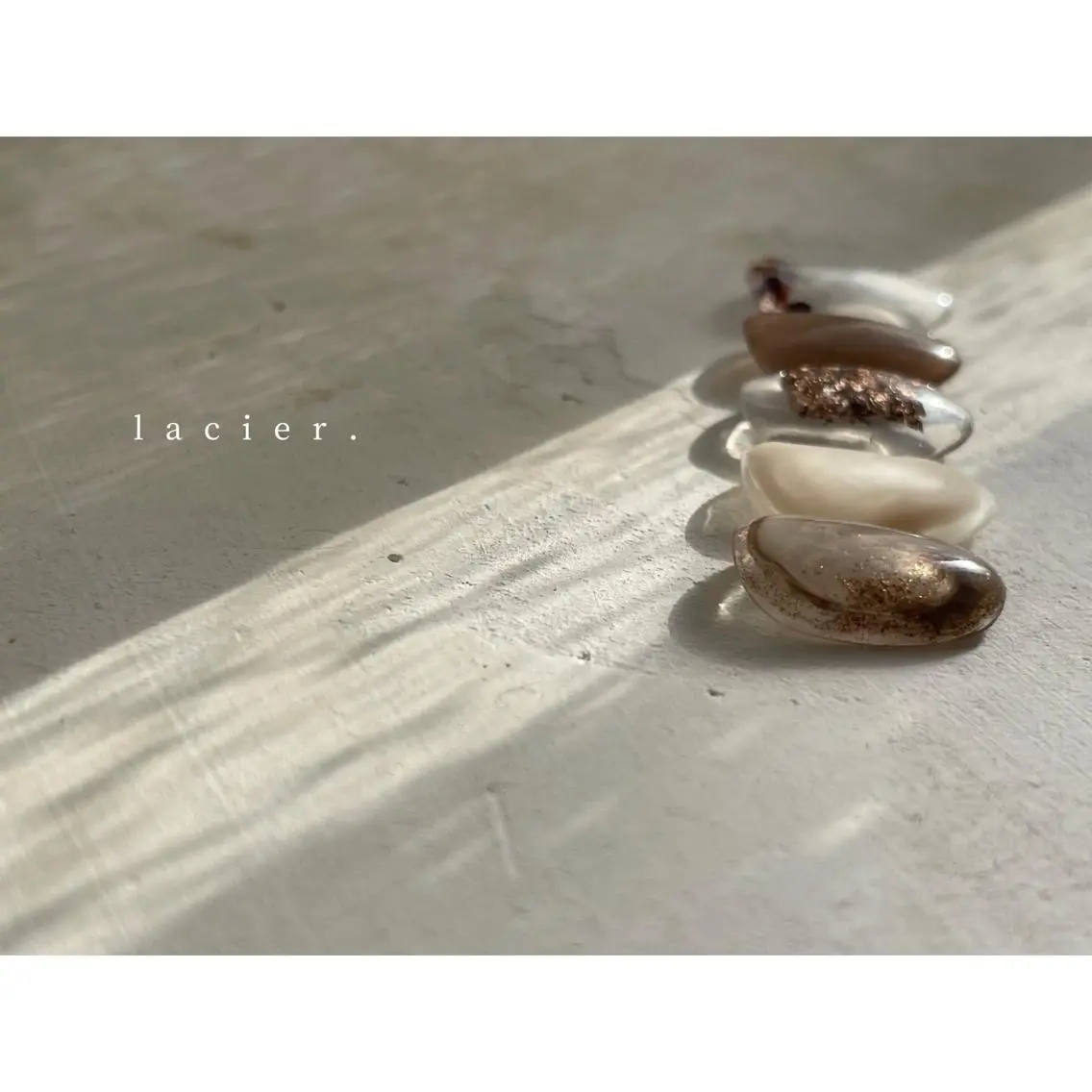 ネイル アートネイル ブラウン ミラーネイル ニュアンスネイル ワンカラーネイル lacier nailのネイルデザイン