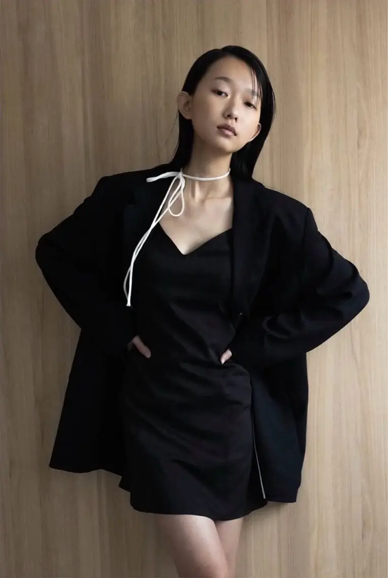 セミロング 髙子 理央のヘアスタイル