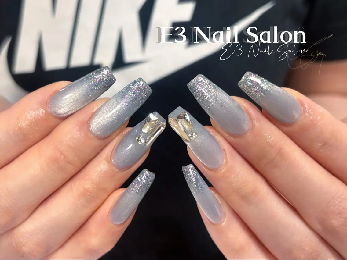 ネイル オーロラネイル フレンチネイル ジェルネイル ガラスフレンチ グラデーション ハンドネイル E3 Nail Salonのネイルデザイン