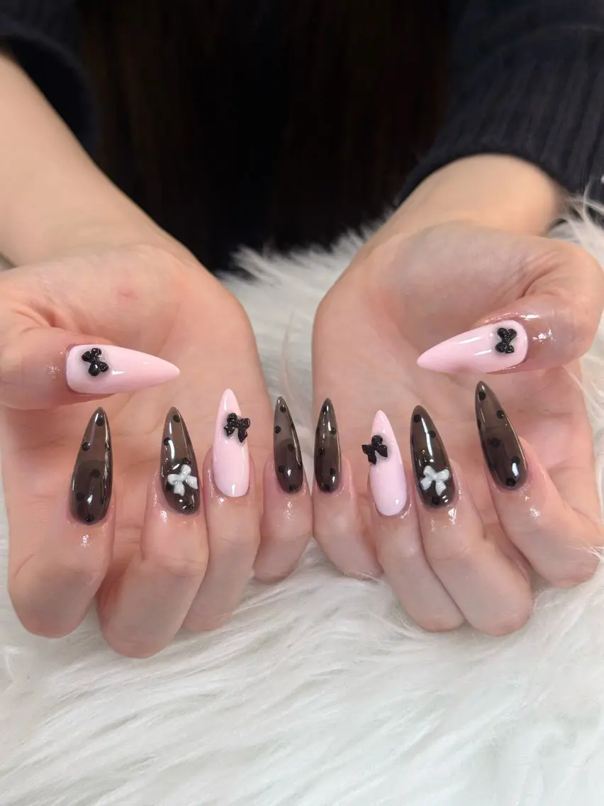 ネイル オーロラネイル ボルドー ブラウン 氷ネイル・うるうるネイル キラキラネイル ハンドネイル Julli NailStudioのネイルデザイン