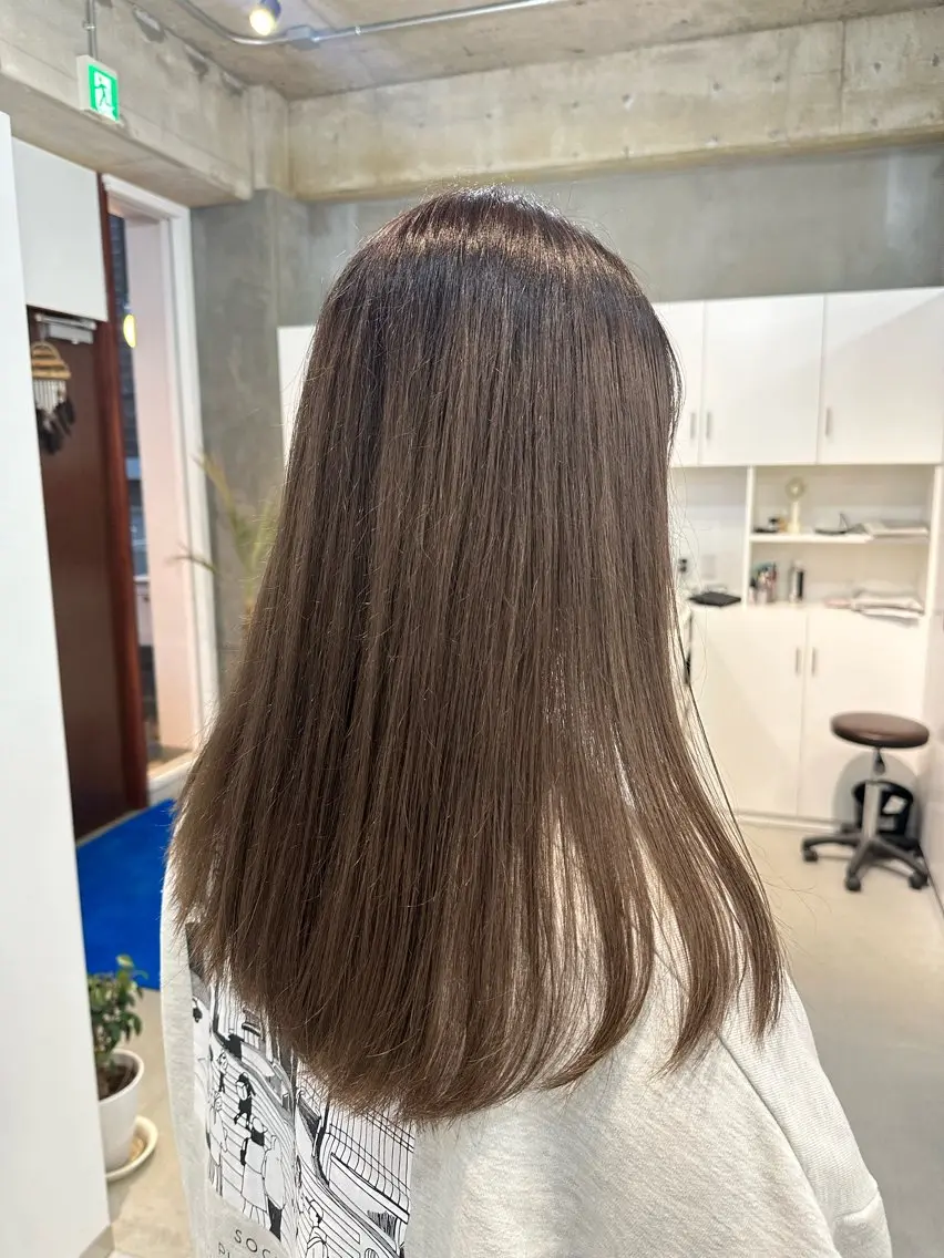 ロング カラー ブリーチ ブラウンカラー カット ヘアカラー トリートメント カイリ /レイヤーカットのヘアスタイル