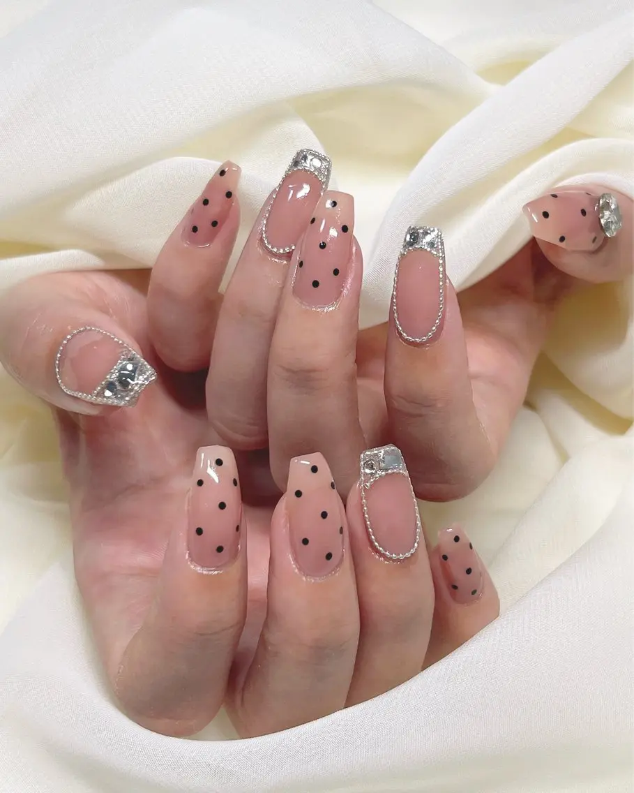 ネイル ドット 持ち込み nail salon MUAのネイルデザイン