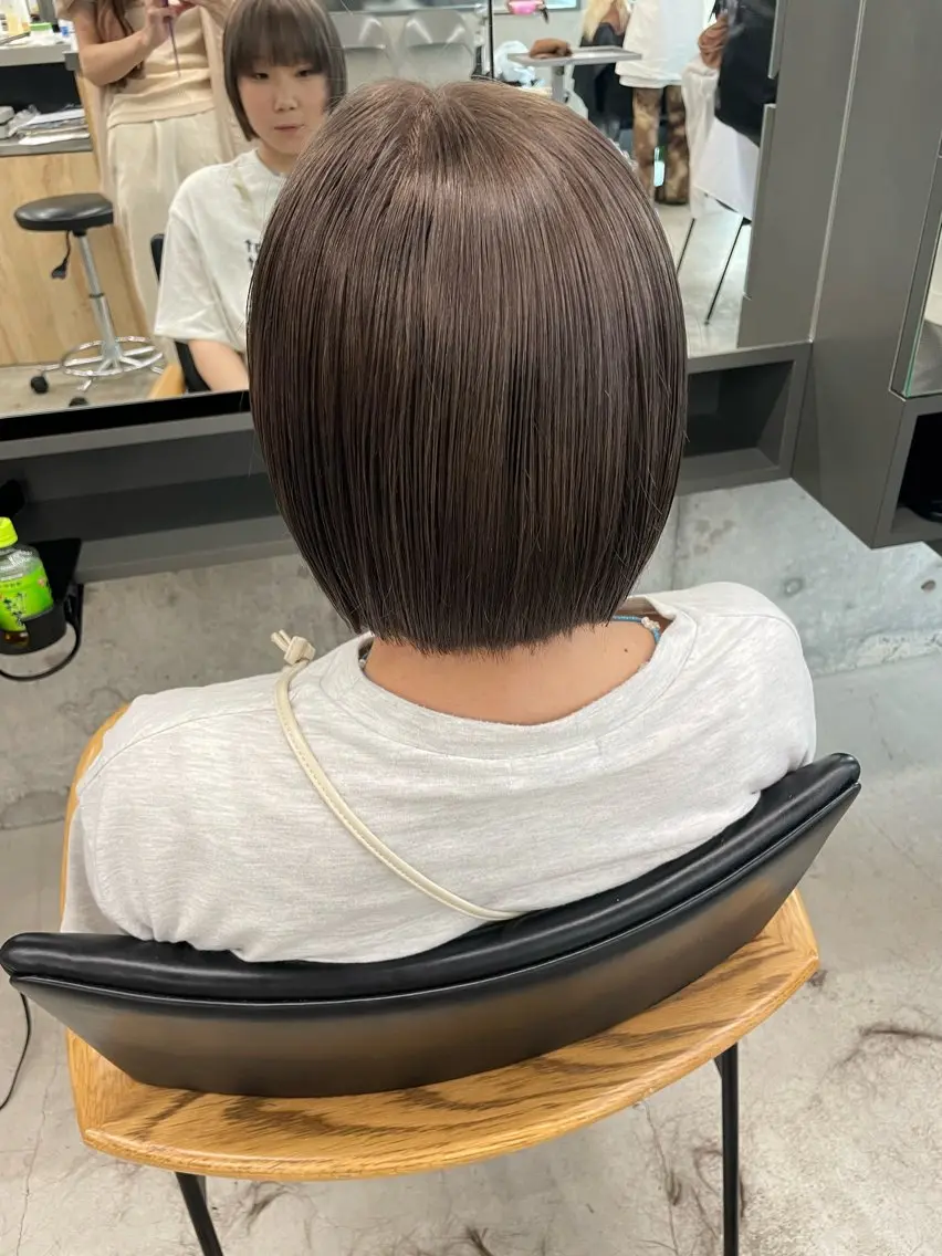 セミロング カラー インナーカラー 推し ブリーチ  髪質改善のヘアスタイル
