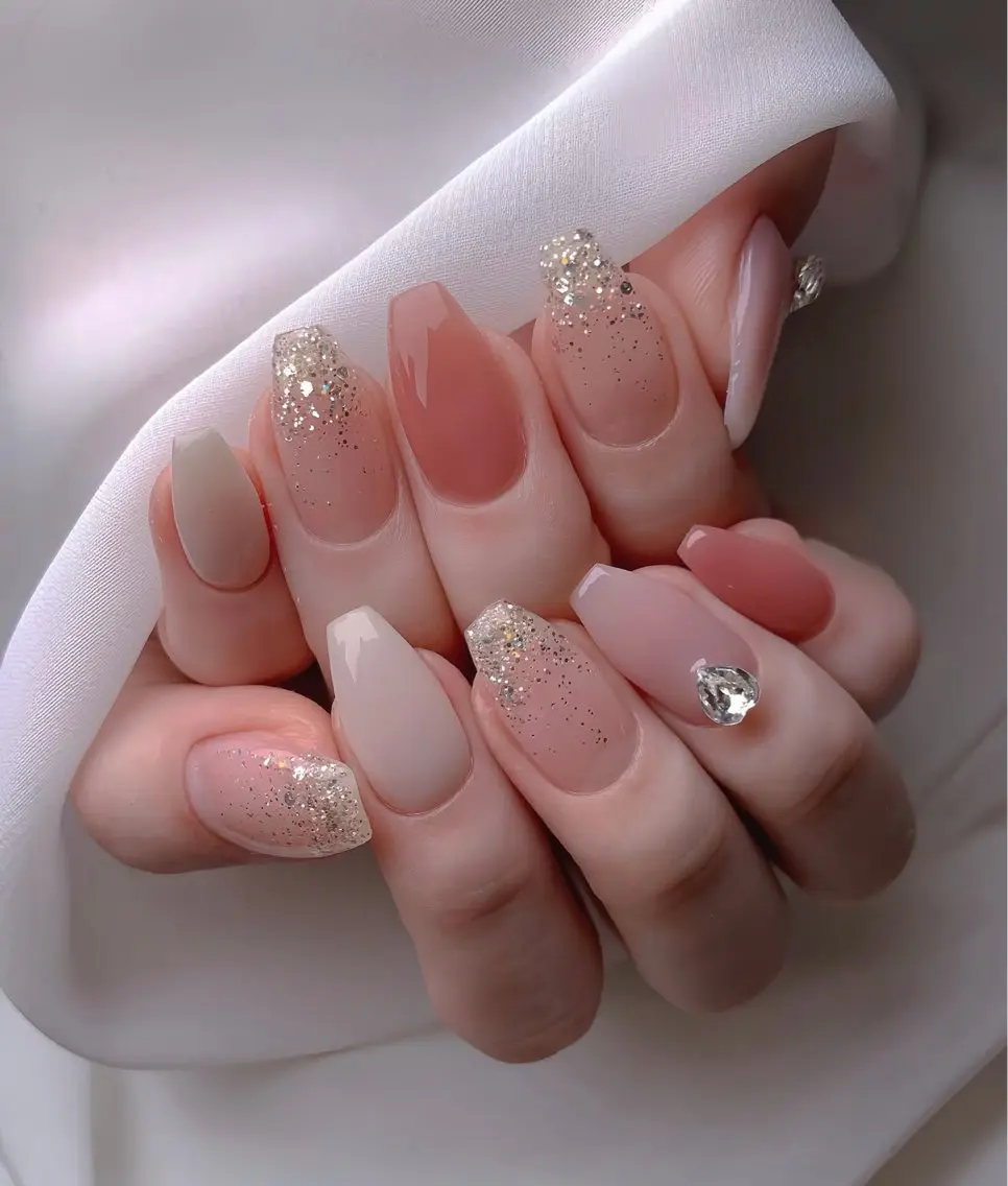 ネイル グラデーション ラメ(グリッター) ラメグラデーション ピンク シンプルネイル ハンドネイル ハンドケア NailSalon✨ Écrinエクランのネイルデザイン