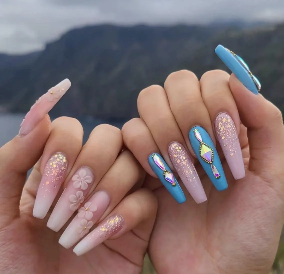 ロング カラー グラデーションカラー 韓国風ヘア ハンドネイル Bling Salonのネイルデザイン