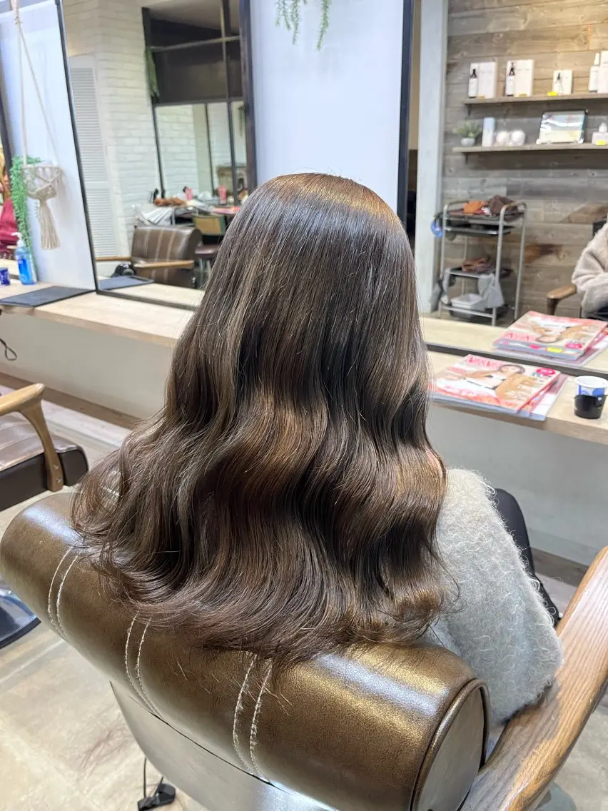 セミロング カット ヘアカラー 多河 遥のヘアスタイル
