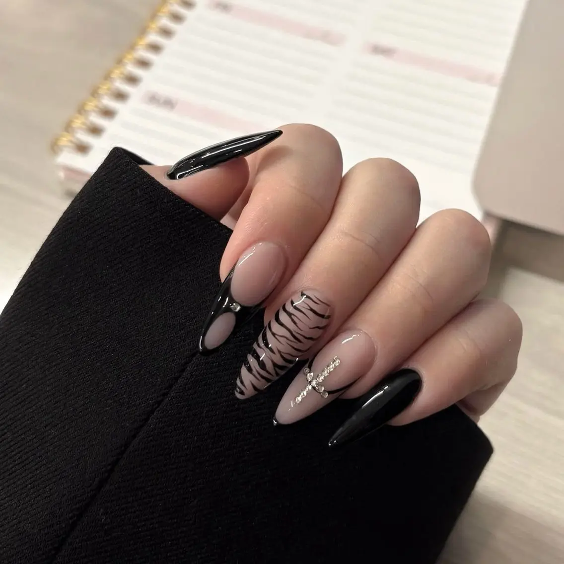 ネイル ハンドネイル HAPPI NAIL CALINのネイルデザイン